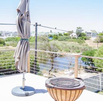 Langebaan Apartment | Red Bishop - Birds, Beach & Beauty