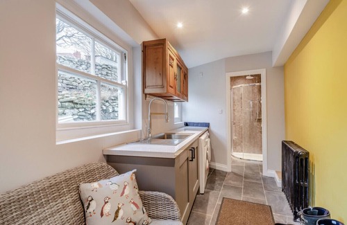 Ainthorpe House | Red Briar House - Three Bedroom House, Sleeps 6