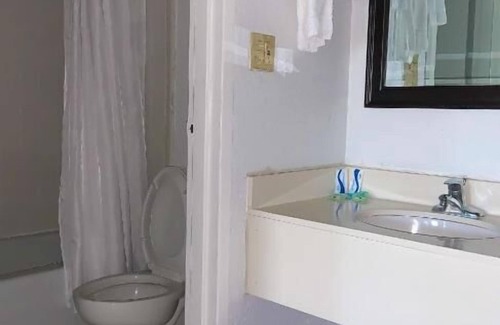 Kinston Hotel | Red Carpet Inn & Suites