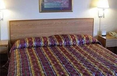 Starke Hotel | Red Carpet Inn