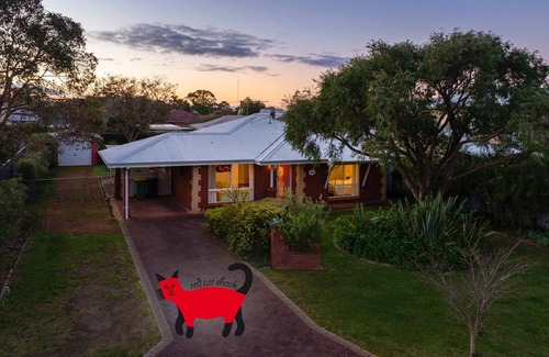 Dunsborough House | Red Cat Shack Dunsborough