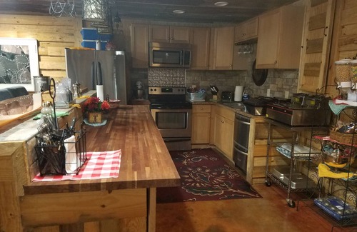 Statesboro House | Red Fern Lodge Room 1