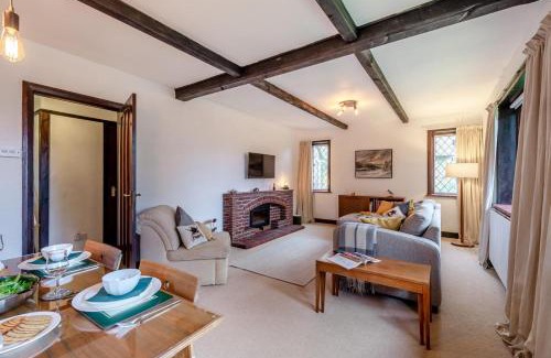 Charing House | Red Leaves