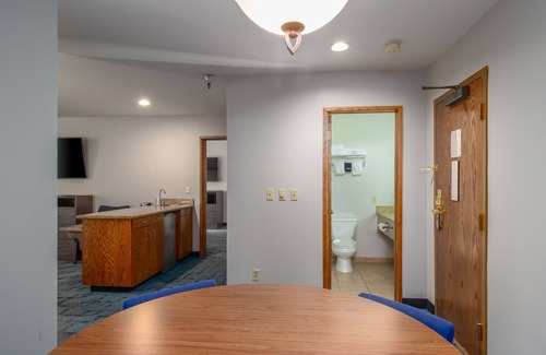 Post Falls Hotel | Red Lion Hotel Templin's on the River