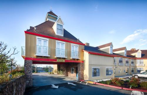 North Auburn Hotel | Red Lion Inn & Suites Auburn