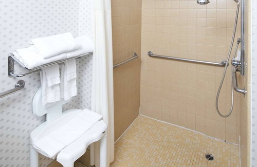 North Auburn Hotel | Red Lion Inn & Suites Auburn