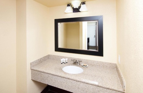 Bechelli Hotel | Red Lion Inn & Suites Redding