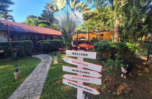 Bai Lan Resort | Red Moon Hideaway