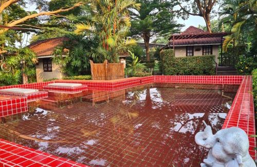 Bai Lan Resort | Red Moon Hideaway