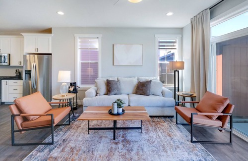 Ottawa House | Red Red Wine | 2 Bed, 2.5 Bath