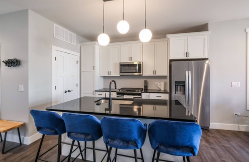 Ottawa House | Red Red Wine | 2 Bed, 2.5 Bath