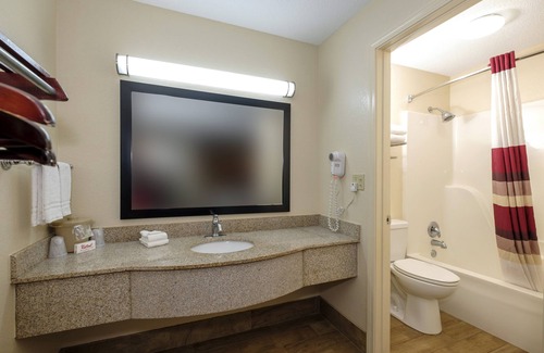 Columbus Hotel | Red Roof Inn Columbus, MS