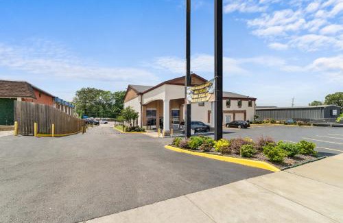 Whitehaven Hotel | Red Roof Inn Memphis - Graceland Airport