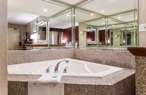 Morton Grove Hotel | Red Roof Inn Morton Grove