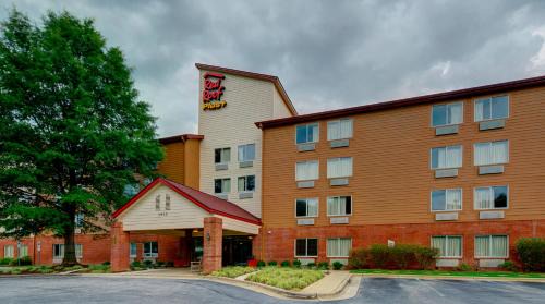 Southwest Raleigh Hotel | Red Roof Inn PLUS Raleigh Downtown NCSU Conv Center