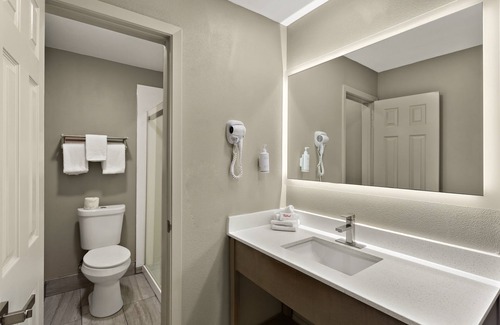 Downtown Hotel | Red Roof Inn Redding