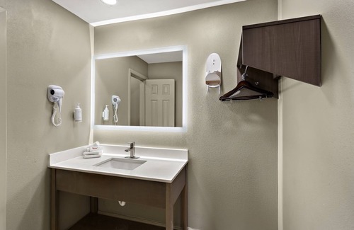 Downtown Hotel | Red Roof Inn Redding