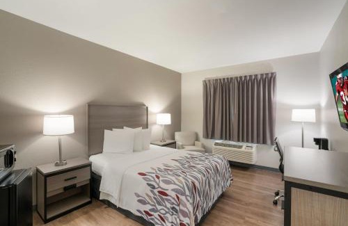 Carrollton Hotel | Red Roof Inn & Suites Carrollton, GA - West Georgia