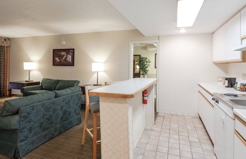 DeKalb Hotel | Red Roof Inn & Suites DeKalb