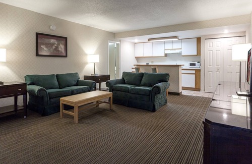 DeKalb Hotel | Red Roof Inn & Suites DeKalb