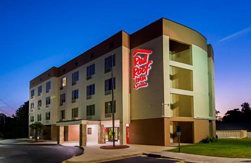 Fayetteville Hotel | Red Roof Inn & Suites Fayetteville-Fort Bragg