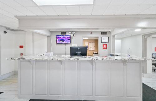 Fayetteville Hotel | Red Roof Inn & Suites Fayetteville-Fort Bragg