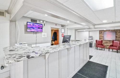 Fayetteville Hotel | Red Roof Inn & Suites Fayetteville-Fort Bragg