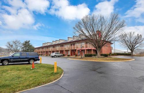 Uhrichsville Hotel | Red Roof Inn Uhrichsville