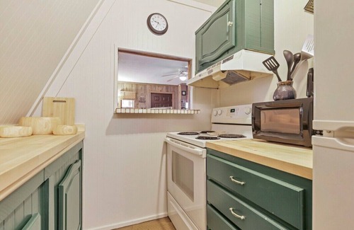 Rockbridge Cottage | Red Roost A-Frame - New Hot Tub