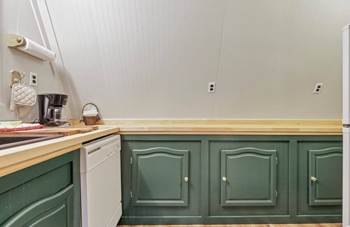 Rockbridge Cottage | Red Roost A-Frame - New Hot Tub