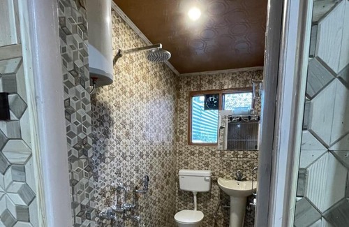 Nishat-Shalimar House | Red Wonder Homestay