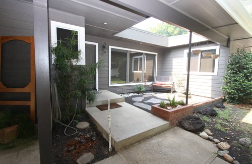 South Bechelli House | Redding River House II, Stunning River Location.