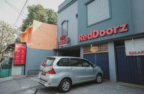 Jakarta Utara House | RedDoorz near RSUD Koja