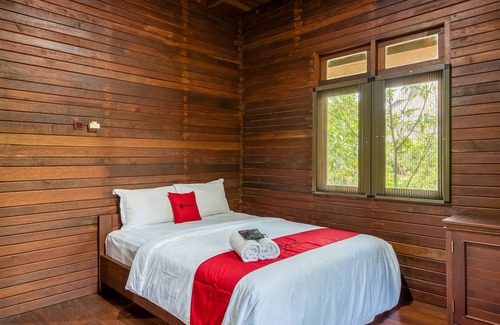 Pantai Indah Kapuk Hotel | RedDoorz Resort @ Taman Wisata Mangrove