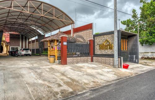 Blitar House | RedDoorz Syariah near Kebon Rojo Park Blitar