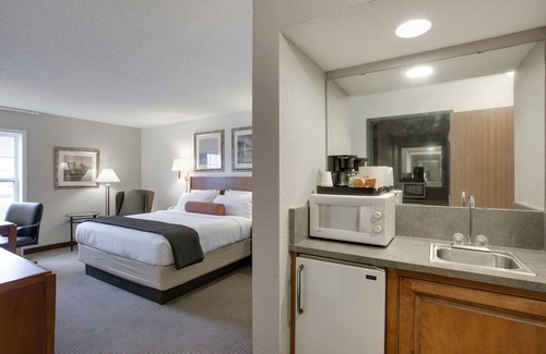 Redwood Falls Hotel | Redwood Lodge