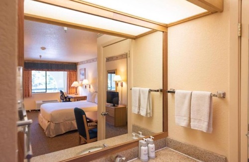 Rohnerville House | Redwood Single King Executive