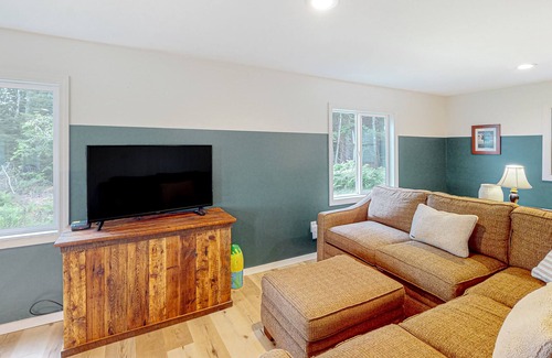 Ellsworth Cottage | Reeds Way | Cottage in Ellsworth with lake views