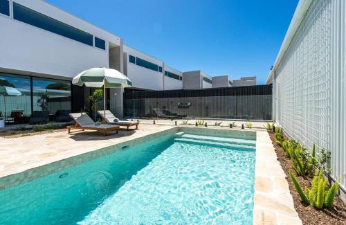 Aldinga Beach House | Reef House: Pool Beachfront Near Wineries