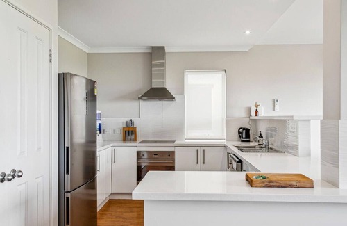 Ledge Point Apartment | Reef View, Ledge Point beachfront