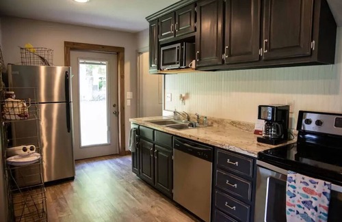 Groveoak Cabin | Reel ‘em Inn - Guntersville Lake Waterfront Retreat for the Family and Fisherman