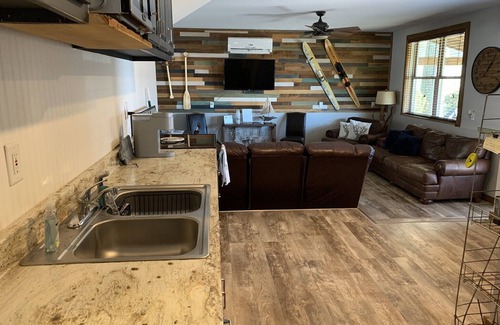 Groveoak Cabin | Reel ‘em Inn - Guntersville Lake Waterfront Retreat for the Family and Fisherman