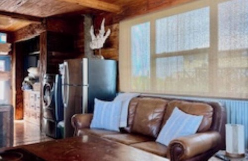 Lake Catherine Cabin | Reel Therapy boat-house studio on Lake Catherine/fishing pier, pets ok.