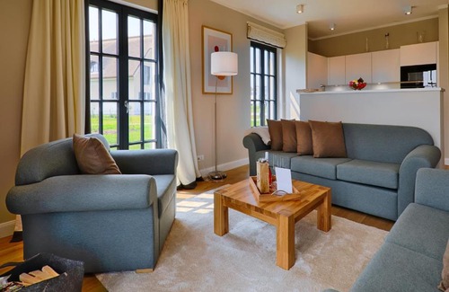 Dranske House | Reetland am Meer - Luxus Reetdachvilla mit 3 Schlafzimmern, Sauna und Kamin F22