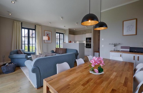 Dranske House | Reetland am Meer - Luxus Reetdachvilla mit 3 Schlafzimmern, Sauna und Kamin F22