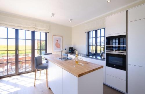 Dranske House | Reetland am Meer - LuxusPlus Reetdachvilla mit 4 Schlafzimmern und Kamin G10