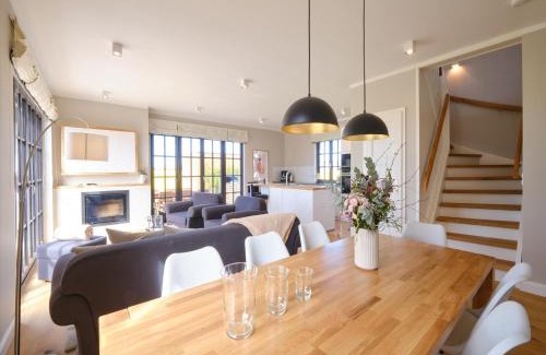 Dranske House | Reetland am Meer - LuxusPlus Reetdachvilla mit 4 Schlafzimmern und Kamin G11