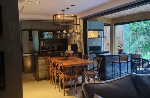 Castelo da Torre House | Refúgio em Praia do Forte! Melhor Cond., Clube Frete Mar, Academia e Muito Mais!