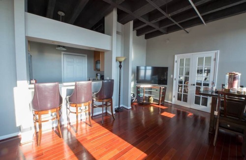 Fairlie-Poplar Historic District Condo | Refined and Pristine Loft in Downtown Atlanta