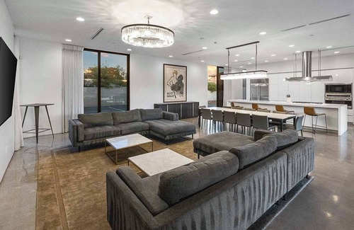 Central Scottsdale House | Refined Play, Relaxed Luxury—Your Scottsdale Escape with Every Amenity